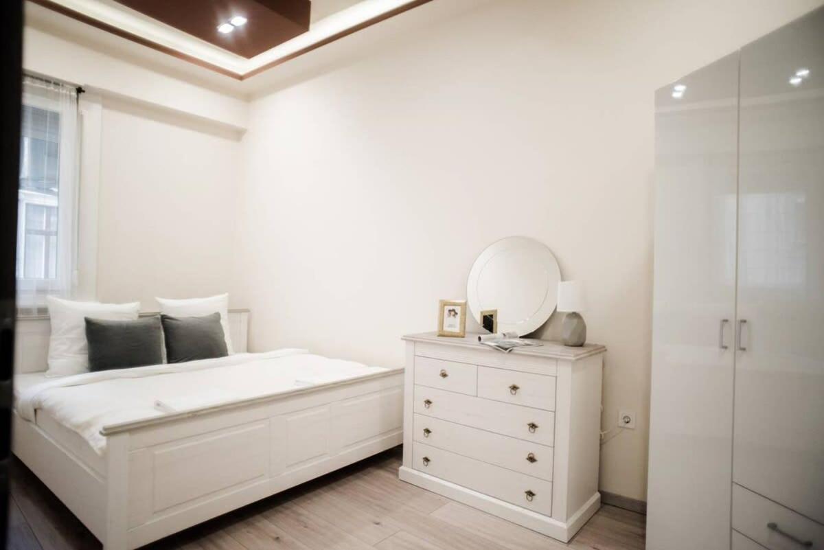New Luxury Apartment In The Center With A/C Budapest Eksteriør billede