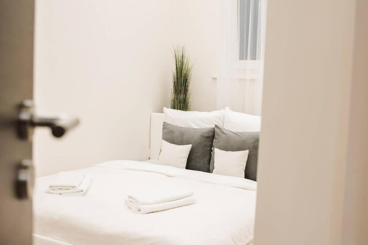 New Luxury Apartment In The Center With A/C Budapest Eksteriør billede