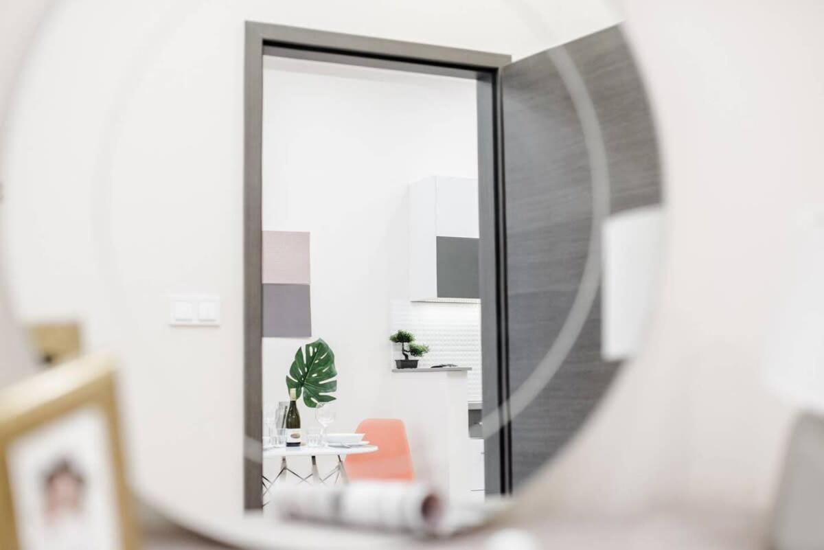 New Luxury Apartment In The Center With A/C Budapest Eksteriør billede
